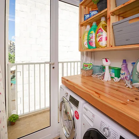 40sec Walk To - Fully Air Con & Heated Brand New *