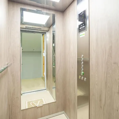 40sec Walk To - Fully Air Con & Heated Brand New Apartament *