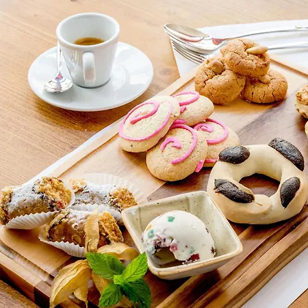 40sec Walk To - Fully Air Con & Heated Brand New Apartament Xlendi