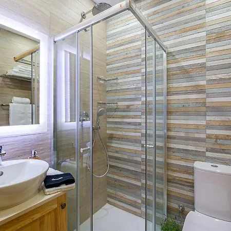 40sec Walk To - Fully Air Con & Heated Brand New Apartament