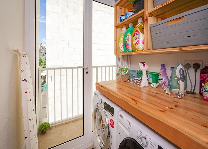 40sec Walk To - Fully Air Con & Heated Brand New *