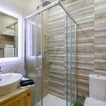 40sec Walk To - Fully Air Con & Heated Brand New Apartamento