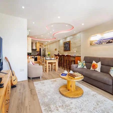 Appartement 40sec Walk To - Fully Air Con & Heated Brand New *