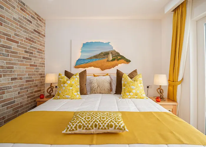 40sec Walk To - Fully Air Con & Heated Brand New クレンディ