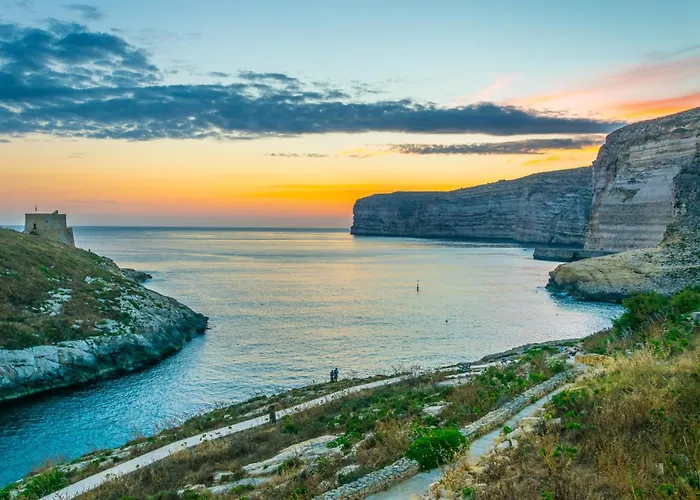 40sec Walk To - Fully Air Con & Heated Brand New *